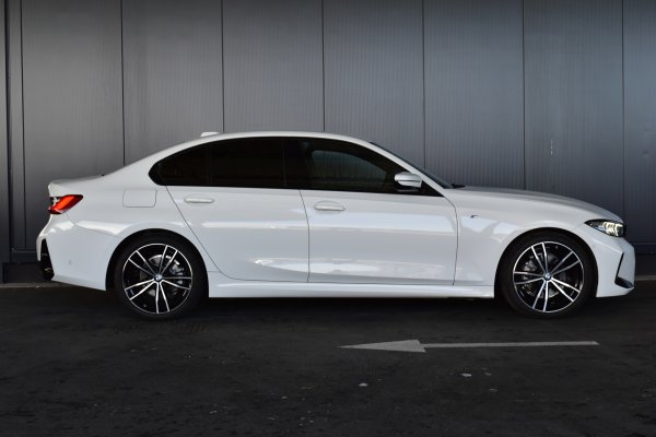 car-img