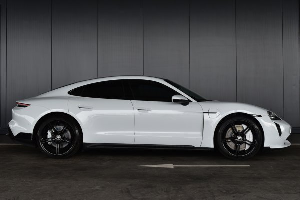 car-img