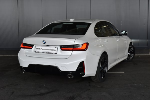 car-img