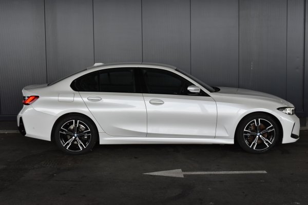 car-img