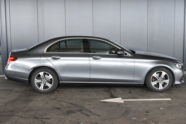 car-img