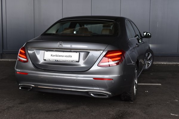 car-img