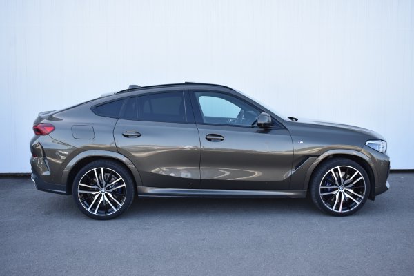 car-img