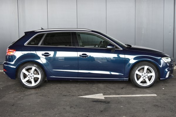 car-img