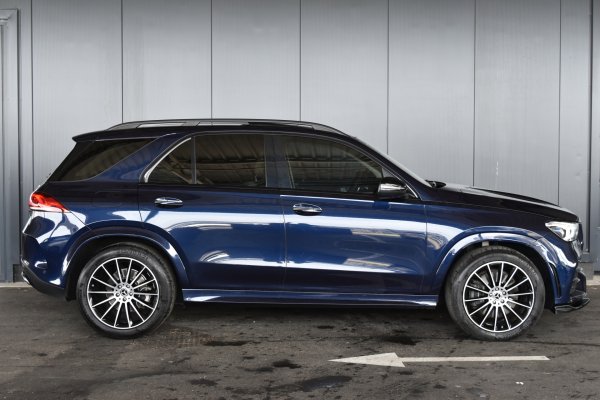 car-img
