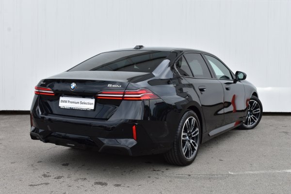 car-img