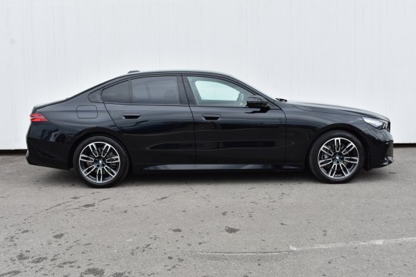 car-img