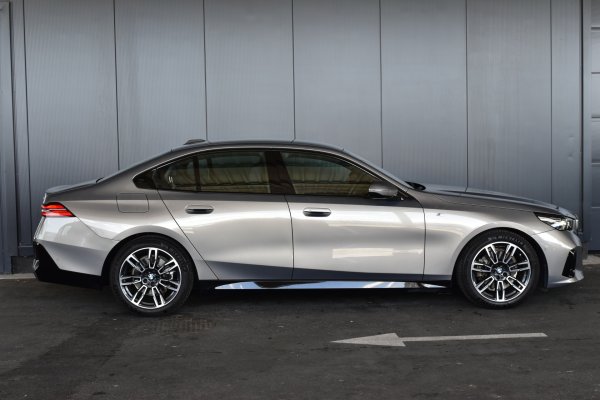 car-img