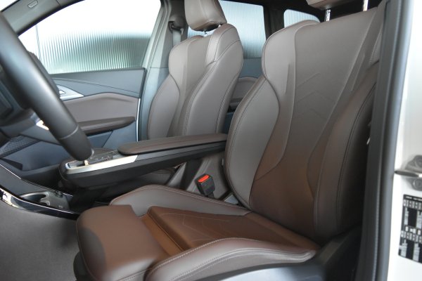 car-img