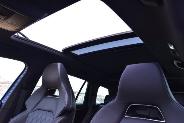 car-img