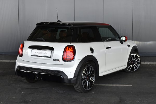car-img