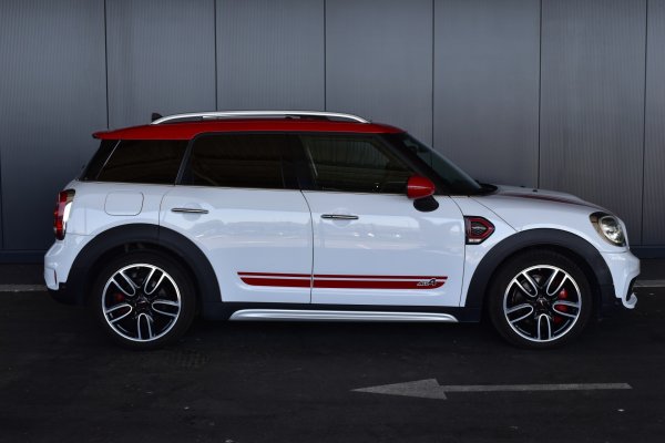 car-img