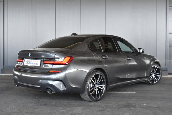 car-img