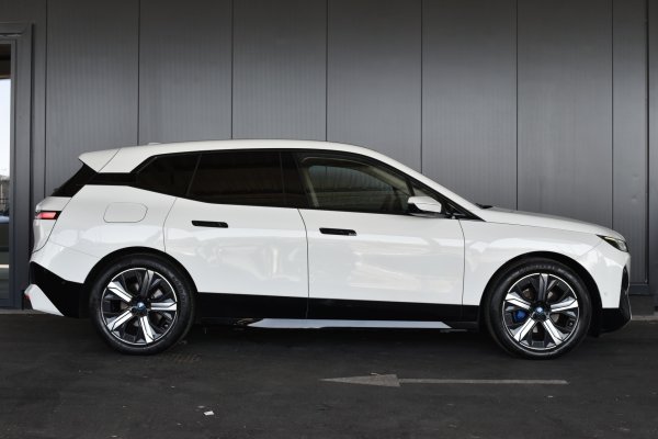 car-img