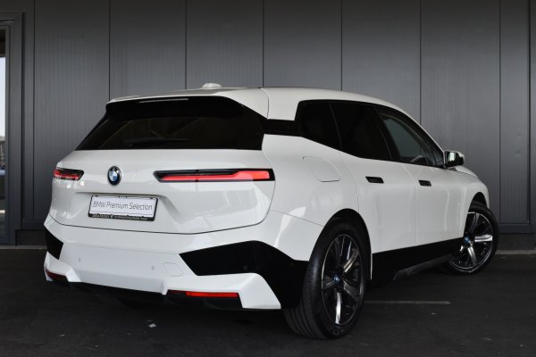car-img
