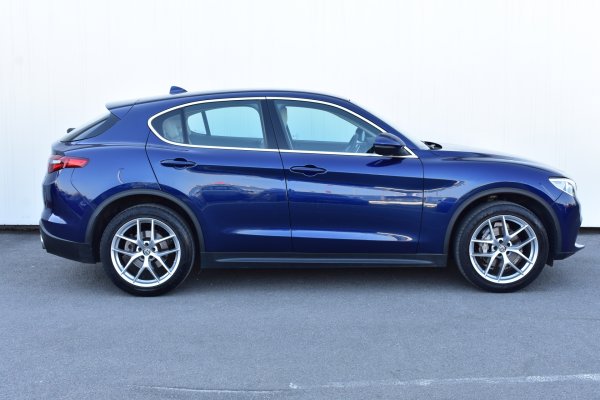 car-img