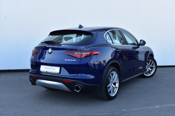 car-img