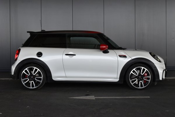 car-img