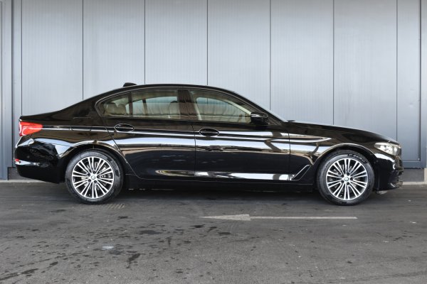 car-img