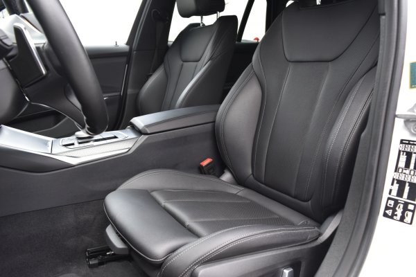 car-img