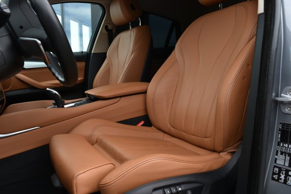 car-img