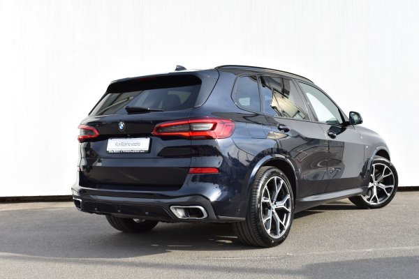 car-img