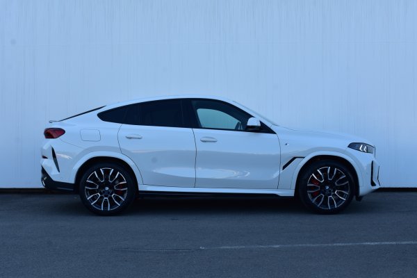 car-img