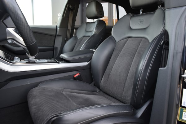 car-img