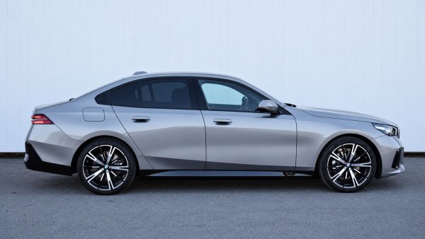 car-img