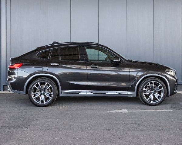 car-img