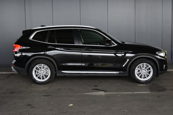 car-img